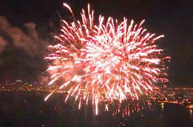 Stasera appuntamento con lo spettacolo dei fuochi pirotecnici in Villa a Castellammare
