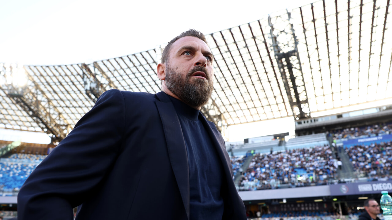 De Rossi suona la carica prima del Napoli: “Zero alibi, affrontiamo gli azzurri con entusiasmo”