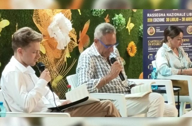 “Un Libro sotto le Stelle”, successo per la seconda serata: Gino Rivieccio conquista il pubblico stabiese