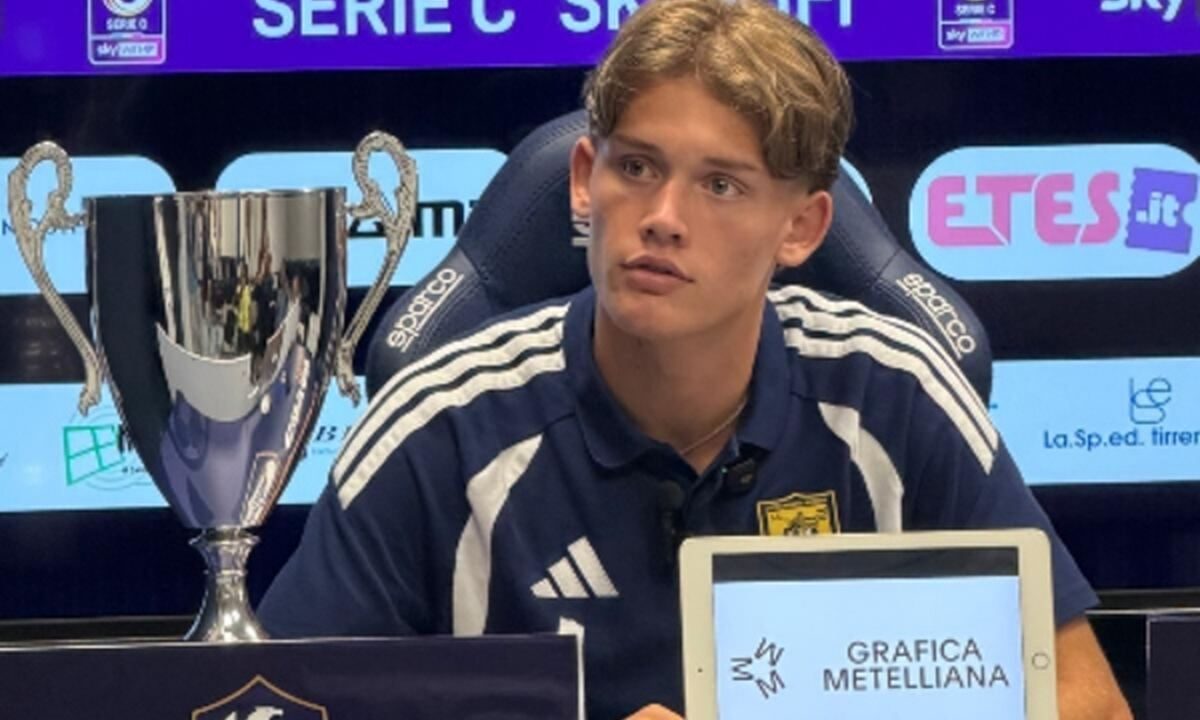 Cavese – Juve Stabia, Sandrucci: “I tifosi mi hanno emozionato. Voglio crescere e dare tutto per le Vespe”