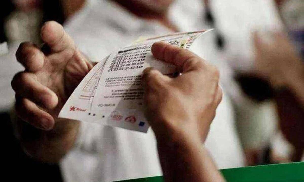 Superenalotto, numeri estrazione vincente oggi 29 ottobre. I 5 vincono quasi 33mila euro