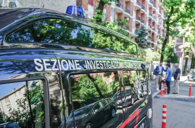 Giallo a Portici, cadaveri in stato di decomposizione trovati in casa: sono zia e nipote