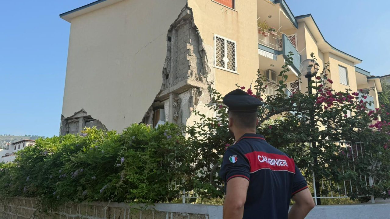 Terremoto Campi Flegrei, prosegue sciame sismico oggi: ultime news