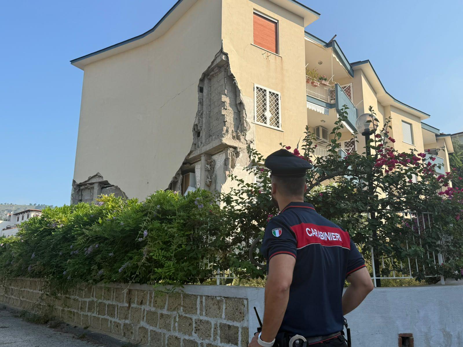Terremoto Campi Flegrei, prosegue sciame sismico oggi: ultime news