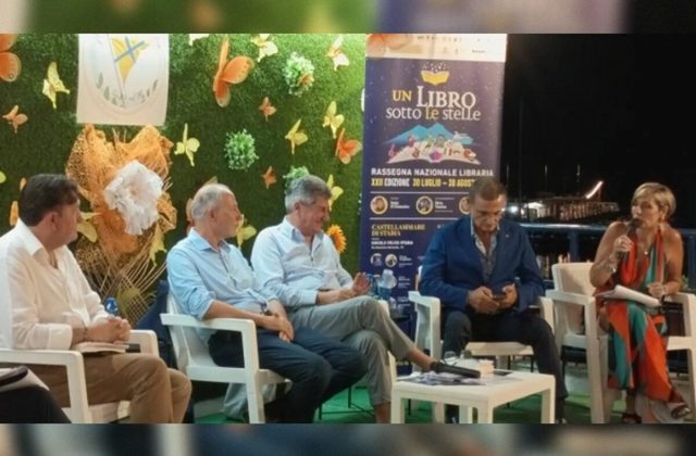 Castellammare, al Circolo Velico Stabia si apre la XXII edizione di “Un Libro Sotto Le Stelle”
