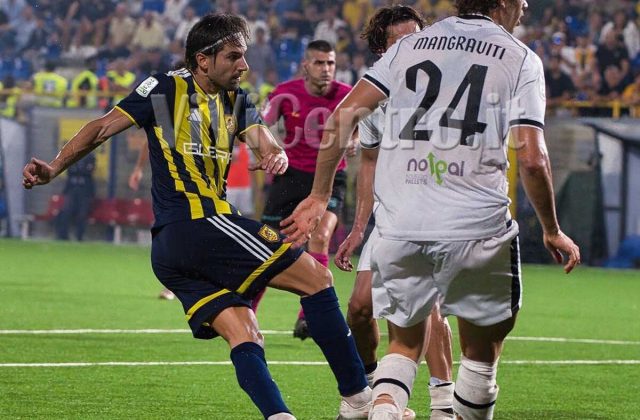 Juve Stabia – Cesena 1-1, la notte dei bomber: Shpendi e Di Nardo firmano lo spettacolo del Menti