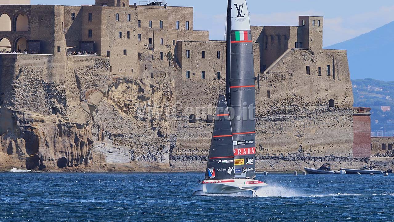 American’s Cup, Luna Rossa conquista Napoli: trionfo nel Golfo davanti a un pubblico in delirio – Fotogallery