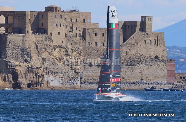 American’s Cup, Luna Rossa conquista Napoli: trionfo nel Golfo davanti a un pubblico in delirio – Fotogallery