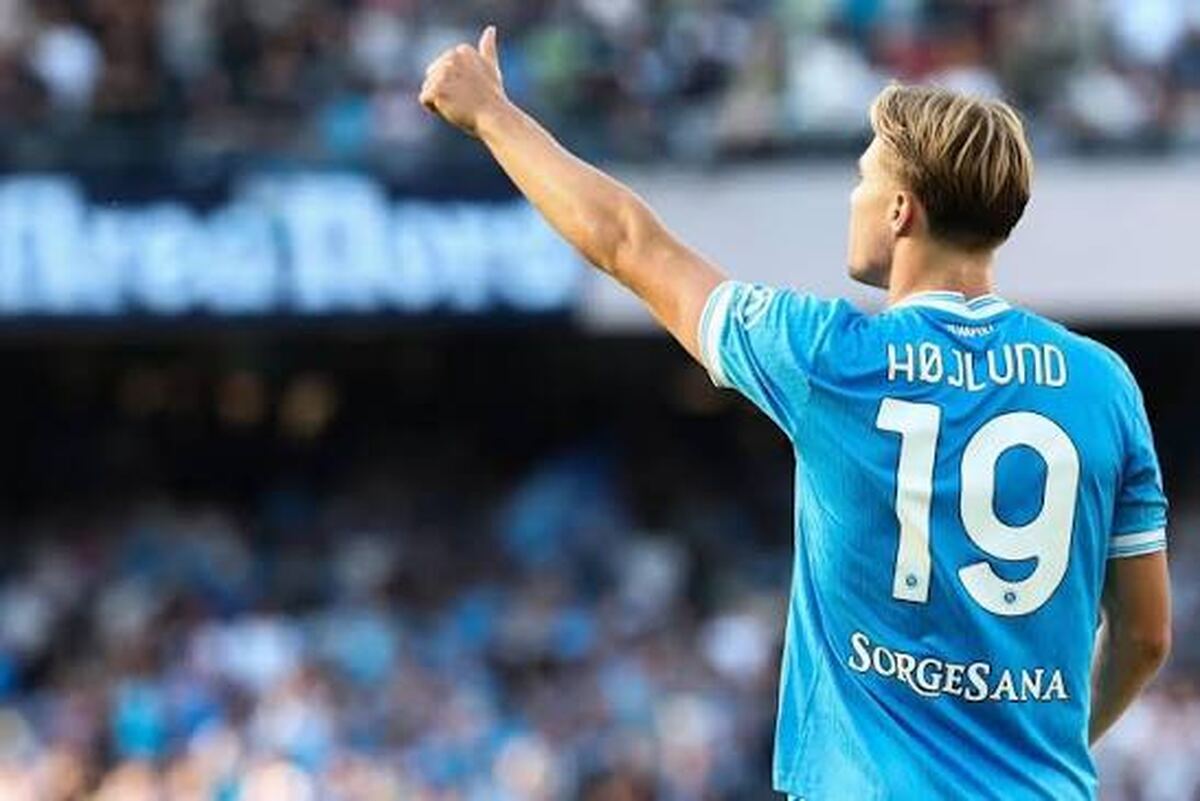 Højlund si racconta tra ieri e oggi: “Un’emozione giocare al Maradona. Senza calcio, avrei fatto il muratore”