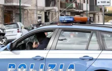 Accoltella una ragazza alla schiena per strada, partita caccia all’uomo a Salerno