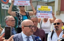 Campi Flegrei, flash mob opposizione di centrodestra in consiglio regionale sotto Comune Pozzuoli