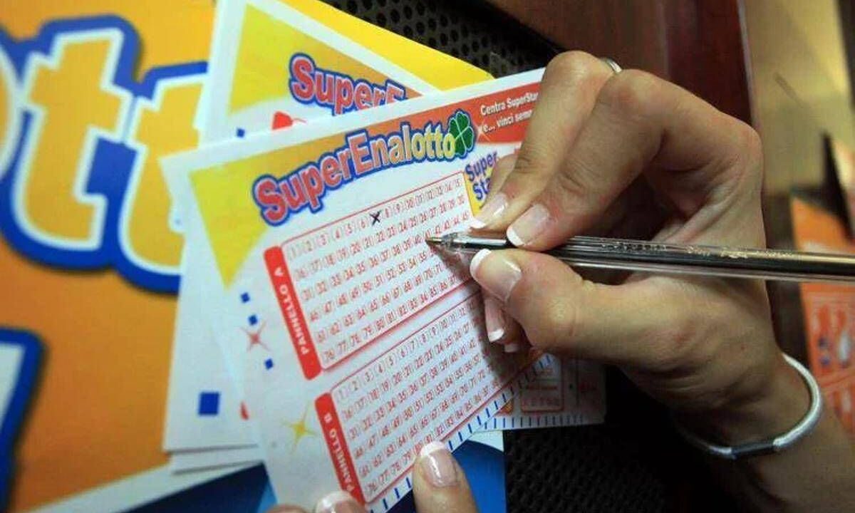 Arriva la quinta estrazione settimanale per Lotto e Superenalotto, la novità in manovra