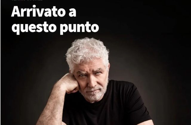 “Arrivato a questo punto” di e con Gioele Dix: quando la memoria diventa teatro