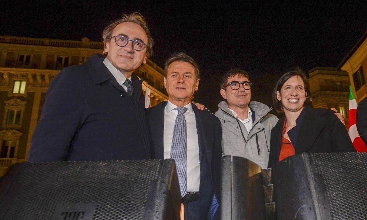 Centrosinistra, nota congiunta dei leader: “Primarie entro febbraio. Pessima manovra, manifestazione a dicembre” Centrosinistra, nota congiunta dei leader: “Primarie entro febbraio. Pessima manovra, manifestazione a dicembre”