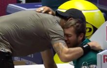 Cobolli si fa male nel derby e scoppia a piangere, Berrettini lo abbraccia