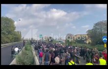Cortei a Milano, migliaia di manifestanti invadono la tangenziale