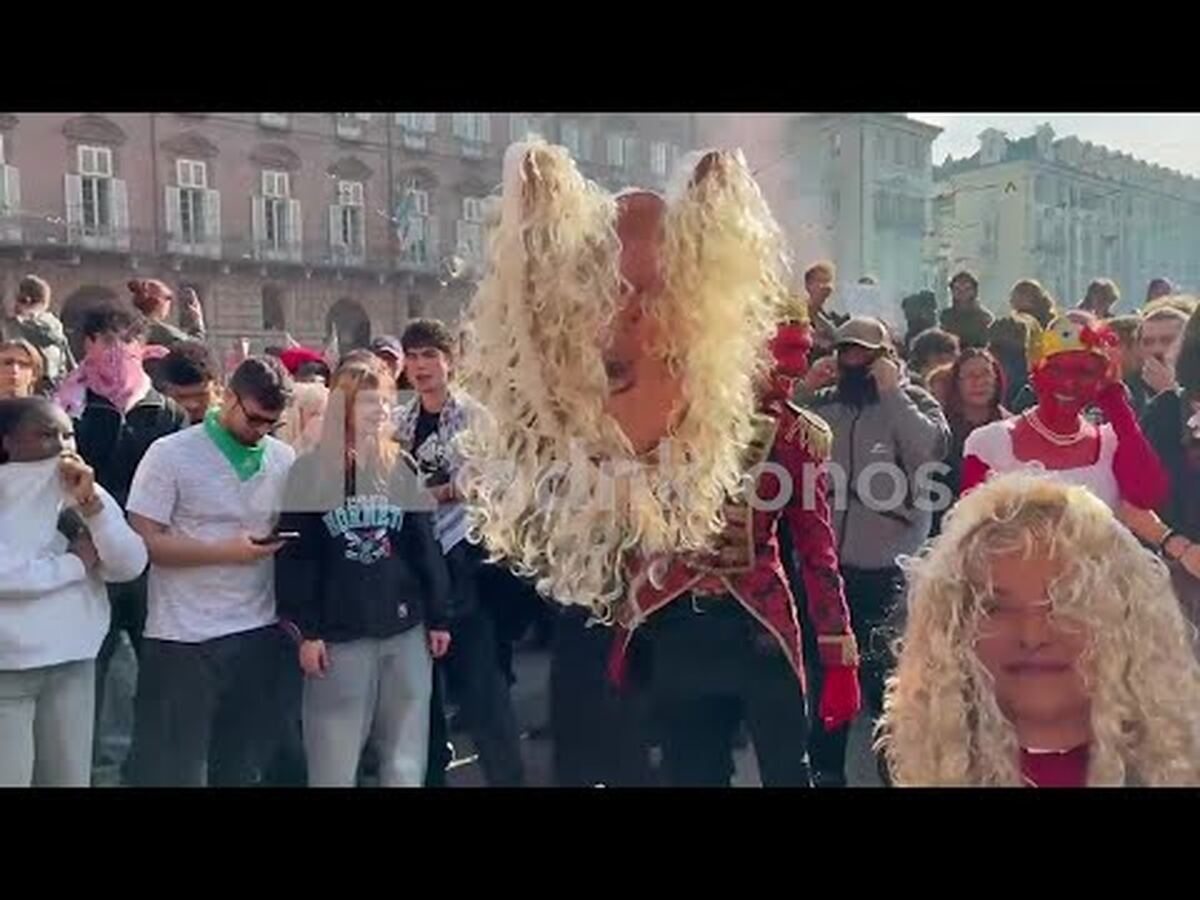 Cortei a Torino, cori contro polizia e Meloni: “Verremo a prenderti Giorgia”
