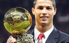 Cristiano Ronaldo batte Messi, è suo il Pallone d’Oro di tutti i tempi. Poi sui social: “Il calcio è dei tifosi!”
