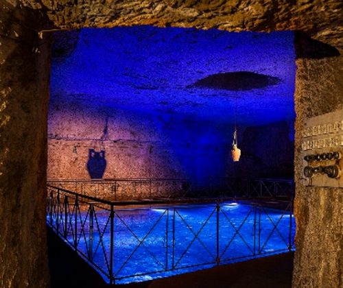 Galleria_borbonica_-_Cistern_and_switches_(Naples)
