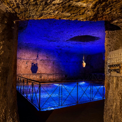 Galleria_borbonica_-_Cistern_and_switches_(Naples)