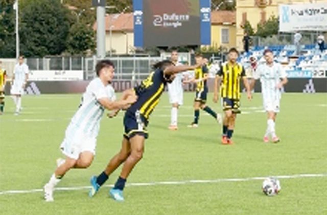 Juve Stabia, l’ex arbitro Acanfora non ha dubbi: Su Kumi era rigore ed espulsione, grave errore anche del VAR