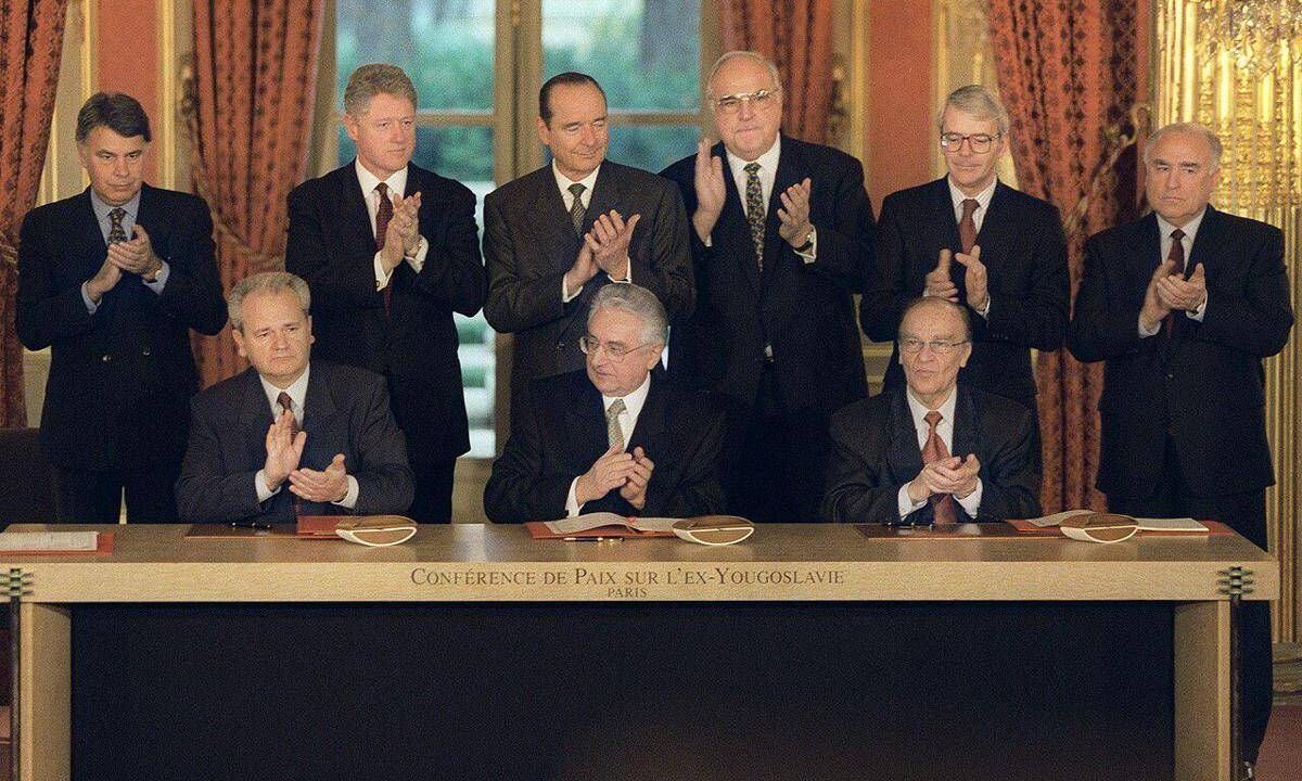 Le guerre non finiscono quando crediamo. La Bosnia e quella difesa europea che esiste già