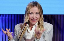 Manovra 2027, arrivano anche le targhe personalizzate. Meloni: “Ci si può sbizzarrire”