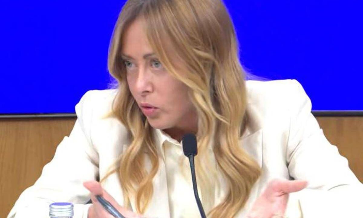 Scintille tra Meloni e giornalista su scontri ai cortei: “Credo nello Stato di diritto, difende la gente perbene” Scintille tra Meloni e giornalista su scontri ai cortei: “Credo nello Stato di diritto, difende la gente perbene”