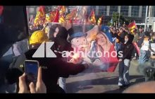 Sciopero 30 ottobre, a Napoli bruciato striscione con Meloni, Bernini e Mr Monopoly
