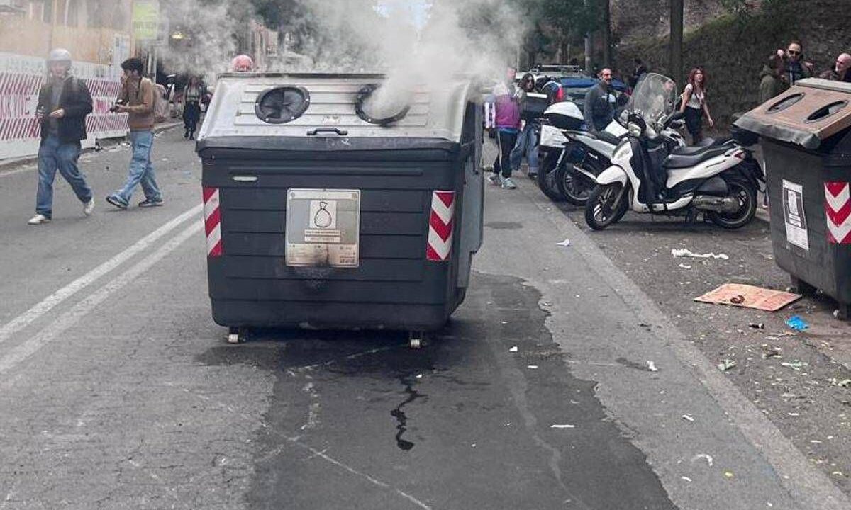 Scontri nei cortei a Roma, il racconto di un poliziotto: “Ci hanno assalito con sassi e molotov in via Claudia” Scontri nei cortei a Roma, il racconto di un poliziotto: “Ci hanno assalito con sassi e molotov in via Claudia”