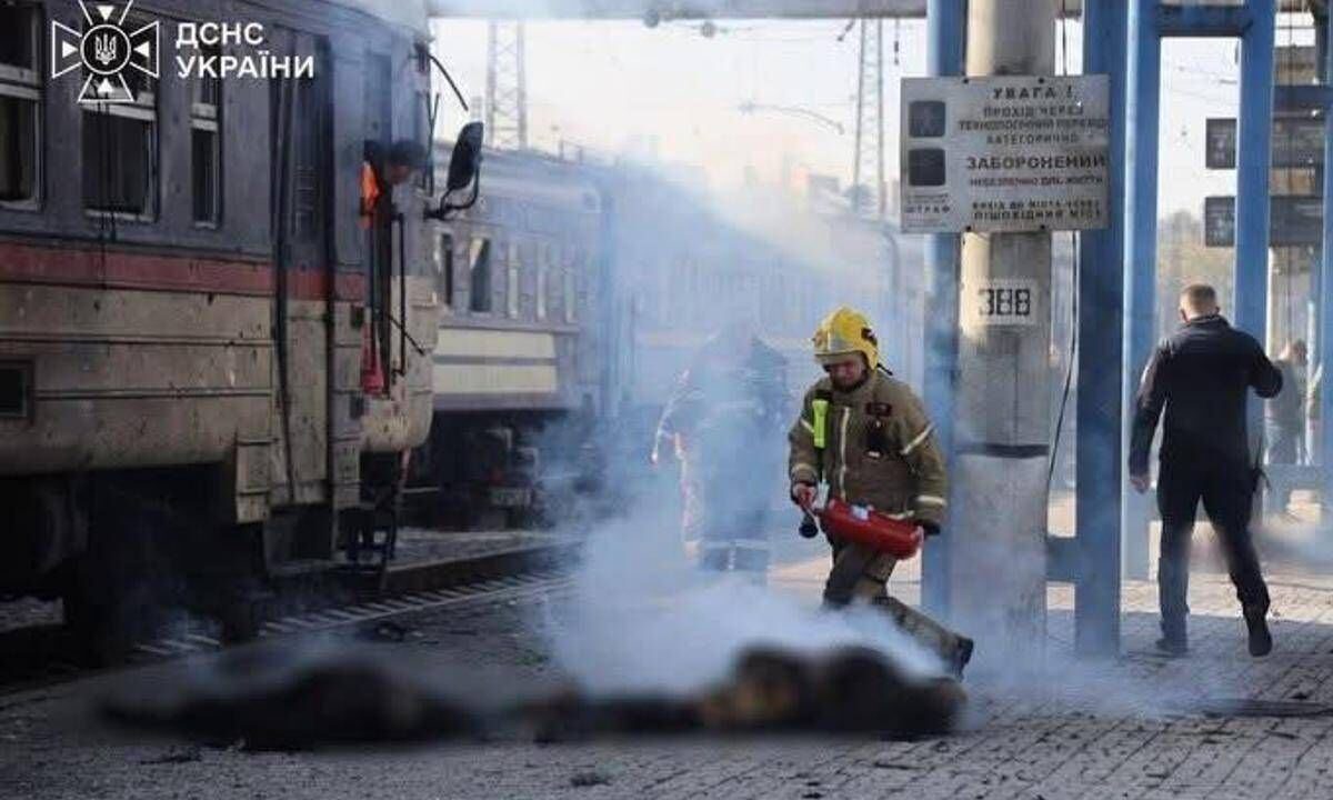 Ucraina, droni russi colpiscono un treno passeggeri a Dnipro: almeno 13 morti ﻿