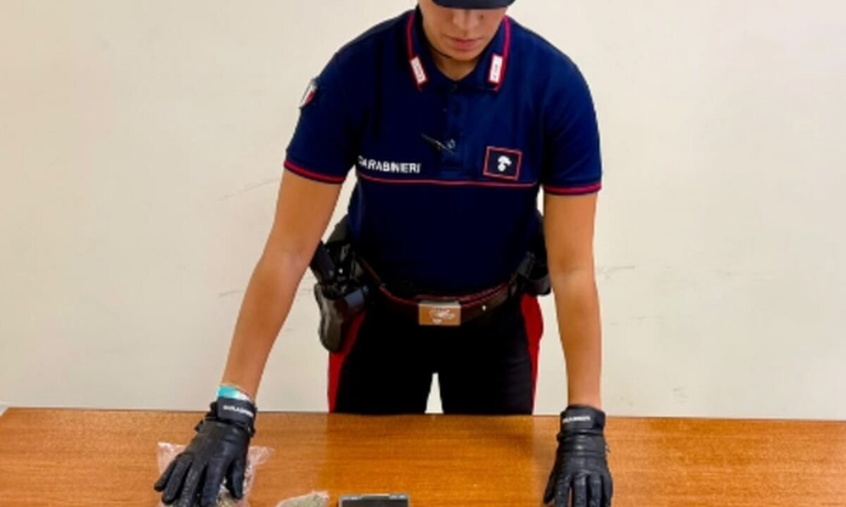 Gragnano, controlli dei Carabinieri al Parco Sofia: sequestrati 218 grammi di marijuana