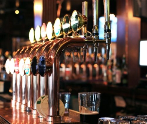classic bar locale pub Depositphotos_207329946_S