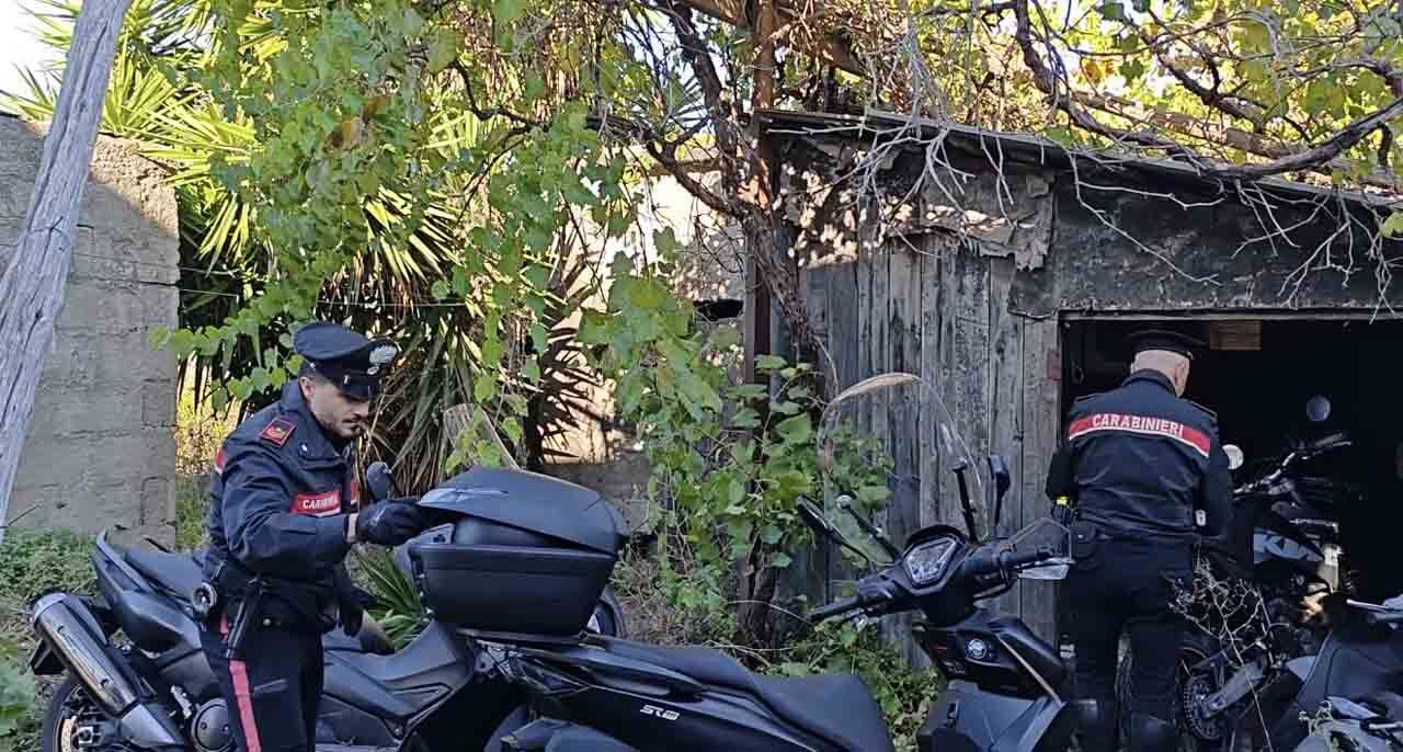 Castellammare di Stabia, ritrovati sei scooter rubati in un capanno rurale Castellammare di Stabia, ritrovati sei scooter rubati in un capanno rurale