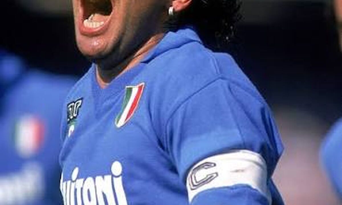L’eternità ha la maglia numero 10: cronaca di un amore mai visto, ma vissuto da sempre L’eternità ha la maglia numero 10: cronaca di un amore mai visto, ma vissuto da sempre