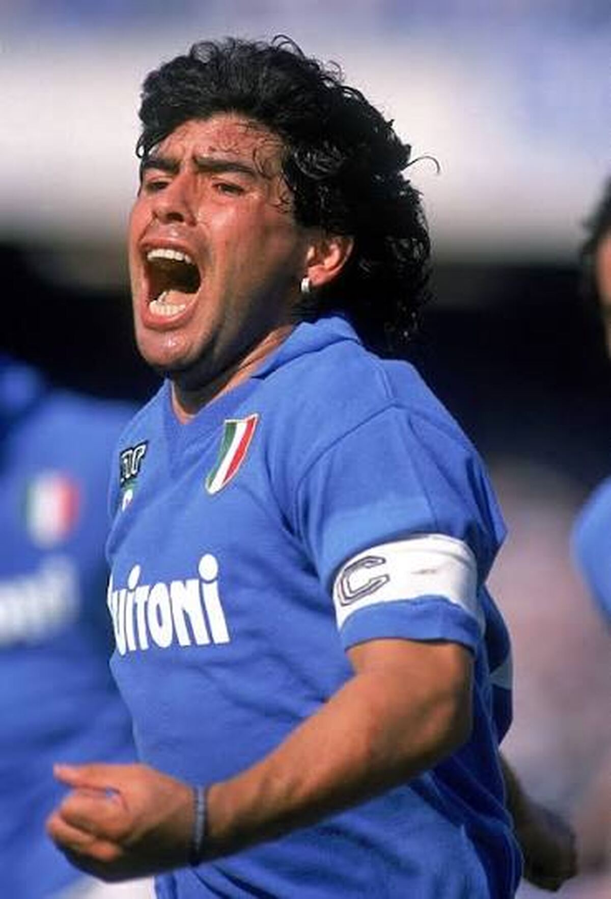 L’eternità ha la maglia numero 10: cronaca di un amore mai visto, ma vissuto da sempre L’eternità ha la maglia numero 10: cronaca di un amore mai visto, ma vissuto da sempre