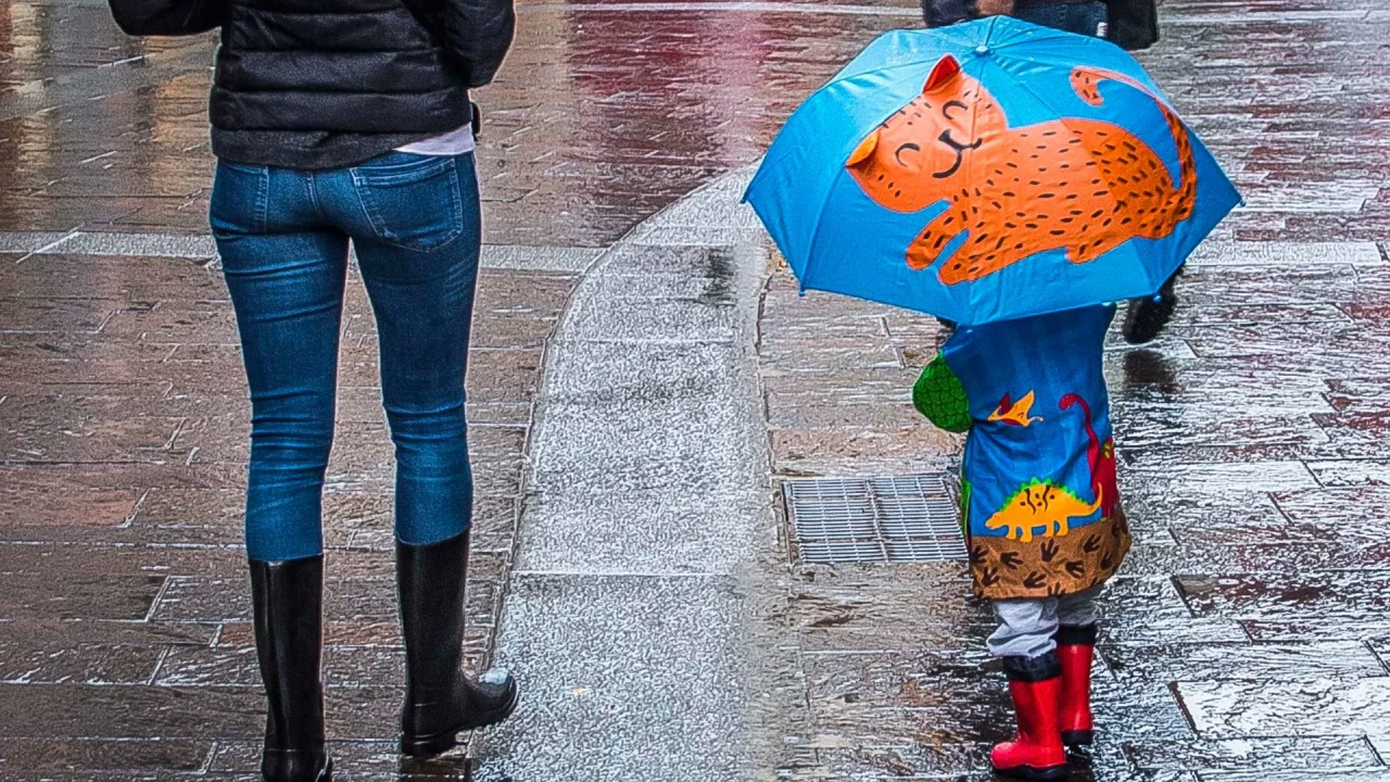 Maltempo, allerta meteo arancione oggi sabato 10 ottobre: le Regioni coinvolte e dove le scuole saranno chiuse