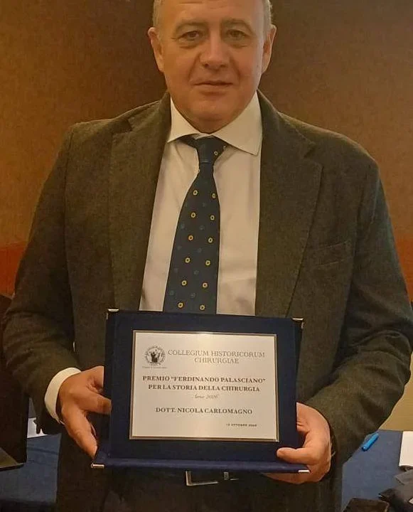 Lo specialista Nicola Carlomagno premiato per un libro sui 100 anni della Società napoletana di chirurgia